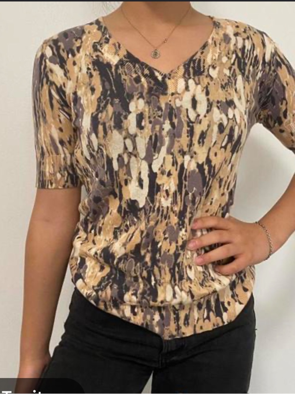 Ann Taylor Multicolor Animal Print V-Neck Top Size‎ Medium